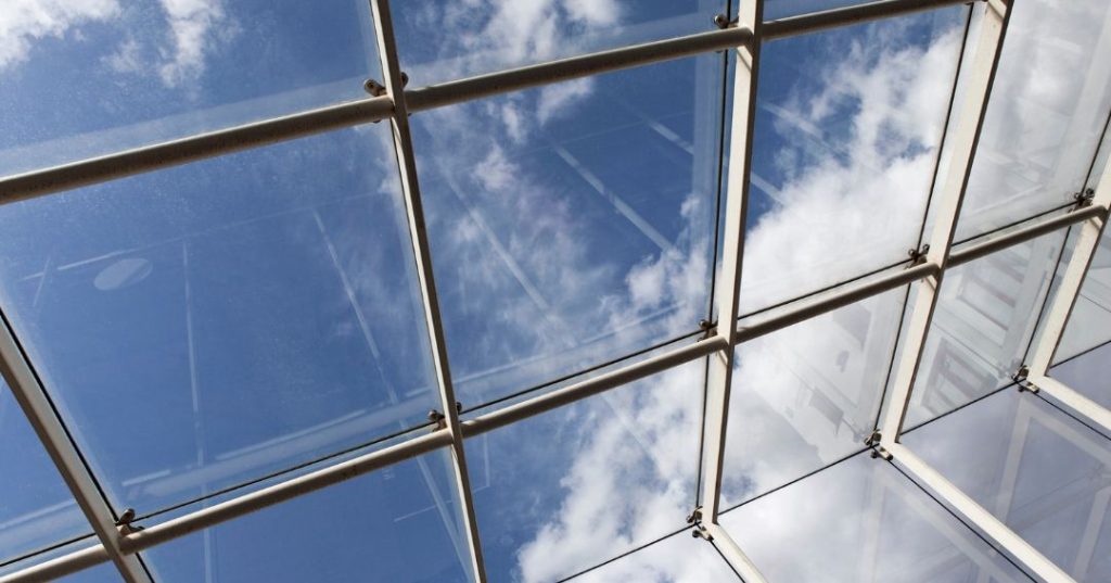 Quando Substituir Vidros Antigos em Porto Velho: Confira 4 Dicas cobertura de vidro em Porto Velho